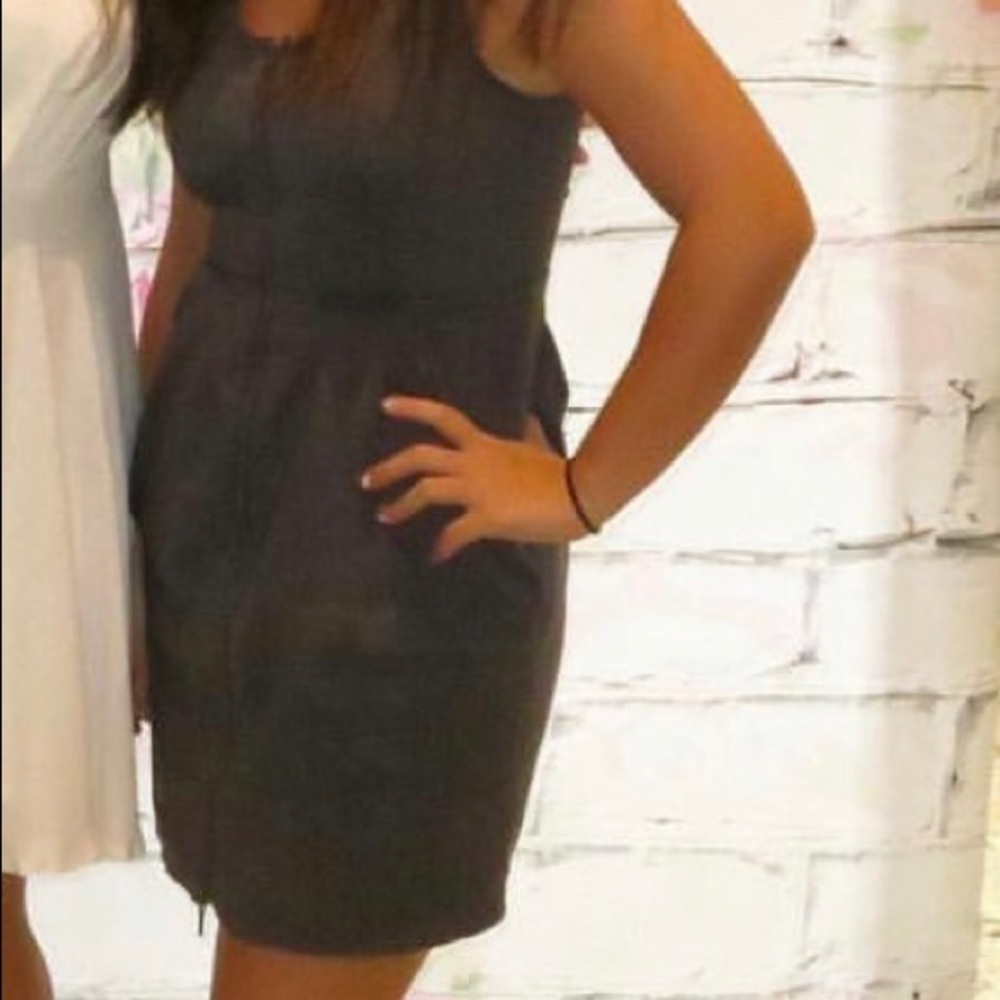 Tight-fitted zippered summer dress